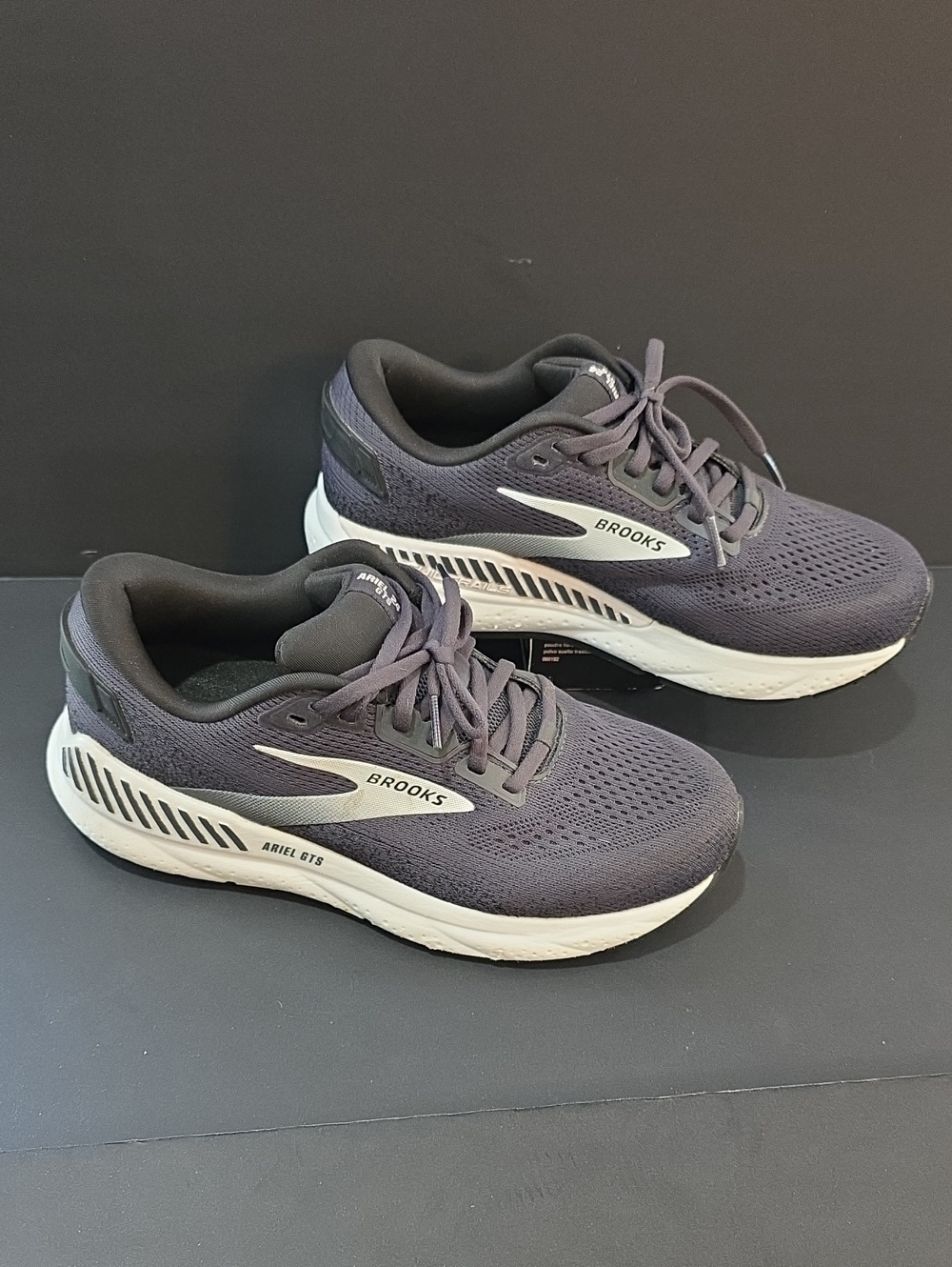 Brooks Ariel GTS 24 Women's Running Shoes in Dark Gray & White Size 8 D Wide